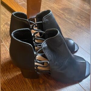 Brand new size 10 open-toe leather pumps